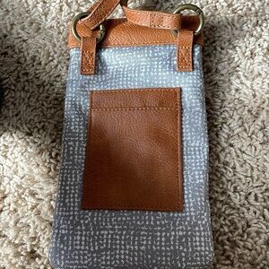 Thirty-One Crossbody travel wallet for phone